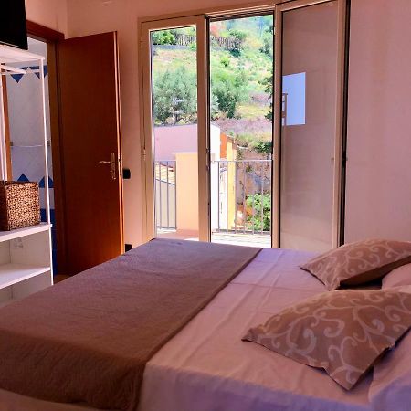 La Casa Sulla Scogliera Apartment Cefalu Luaran gambar